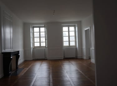 "Salon après rénovation par Maison Haute, spécialiste en architecture d'intérieur et bien-être."
