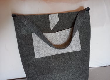 Tote bag with pocket