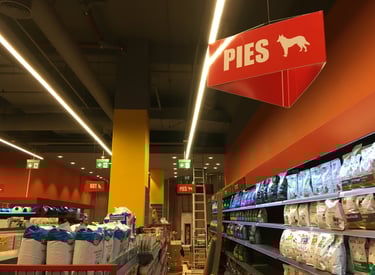 Wnętrze sklepu z artykułami dla zwierząt