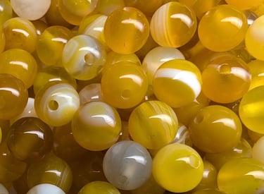 Perles en Agate jaune chauffée, aux nuances dorées et des touches de blanc