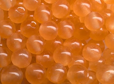 Perles en agate orange, aux nuances chaudes et translucides