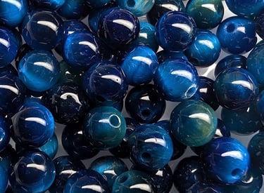 Perles en œil de tigre bleu, aux reflets chatoyants allant du bleu profond au bleu ciel