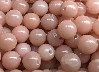 Perles en opale de Chine, aux nuances douces de rose pâle