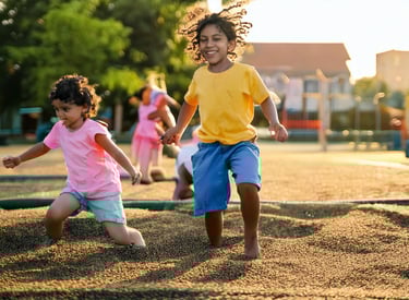 niños jugando en el parque