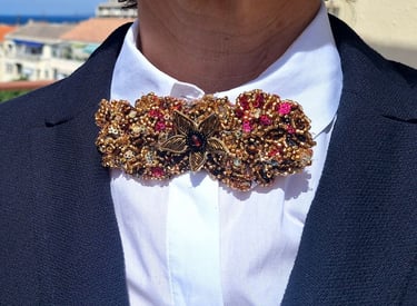 Barette or et perles rouge en broderie perlée - Perles de Soi par JC GAL
