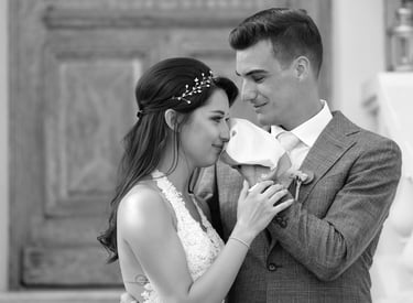 photo noir et blanc couple de mariés émotion durant le mariage