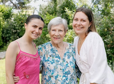 photo de famille filles et grand-mère