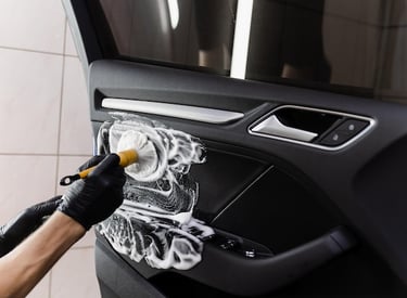 Nettoyage intérieur de porte voiture à domicile