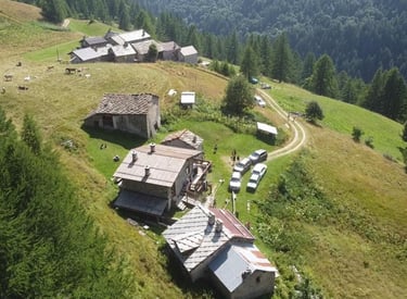 veduta dall'alto del nostro Agriturismo a Prali