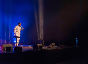 humoriste sur scène