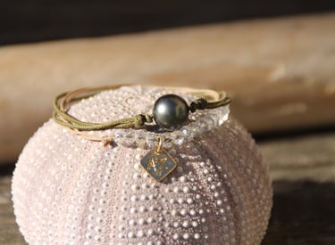 Ensemble de bijoux avec perles de Tahiti et pierres semi-précieuses 