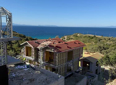 Karaburun’un en iyi koylarından Dolungaz’da modern villalar