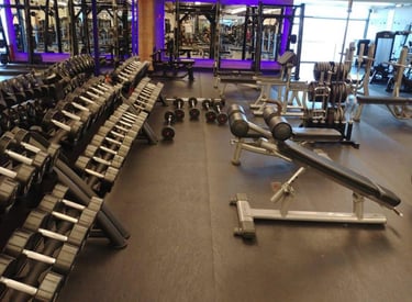 Piso de pvc em rolos sob medida cor preto para academia não precisa de cola alto impacto protege