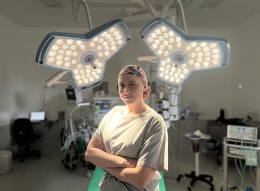 Dr Giselle Blanco cirujana de pie en bogotá