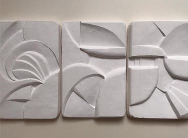 bas relief triptyque en plâtre