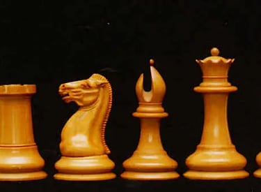 Vintage Staunton piece set