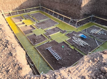 Terrassement au tractopelle pour les fondations d'une villa à Marrakech - préparation du sol