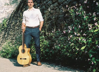 guitariste Jamais Deux Sans Trois groupe musique mariage cocktail vin d'honneur Aveyron Corrèze
