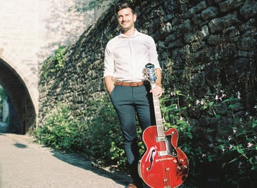 guitariste pour Jamais Deux Sans Trois groupe musique mariage cocktail vin d'honneur Dordogne Lot