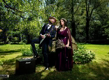 mariage amiens pose couple magique avec guitare electrique dans bois florent studio saint omer amien