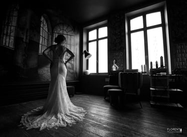 celebre weeding florent studio photographer mariee-dentelle-lueur-fenetres-et-miroir-noir-et-blanc-lille-cambrai-arras-calais