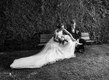 photographe mariage florent saint omer lille a bride and groom sitting on a bench in a park