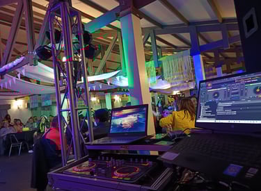 iluminación robótica, dj, iluminación perimetral, sonido, amplificación, eventos