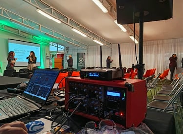 charla, seminario, musicalización, microfonía inalámbrica, proyector data y telón