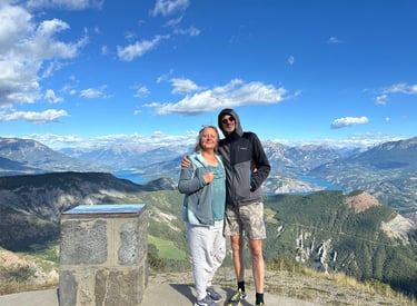 Pierre et Sylvie, vos hôtes pour votre séjour en pleine nature.