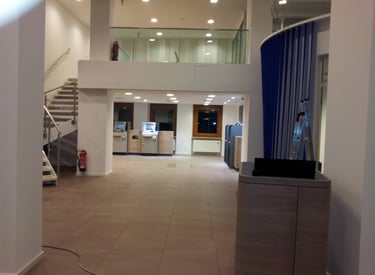 Hochwertige Innenausbau-Lösungen für Banken und Finanzinstitute.