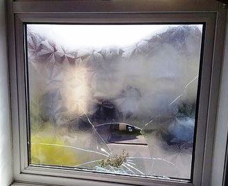 picture of a smashed glass unit in a upvc window