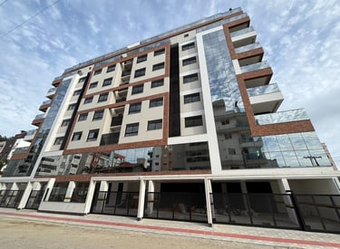 prédio com pele de vidros e esquadrias de alumínio em Governador Celso Ramos SC