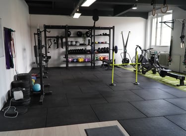 a gym room with a gym equipment rack and a gym equipment rack in Bielefeld