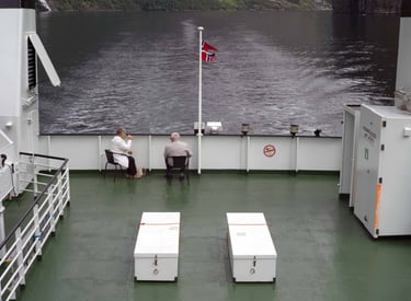 Couple, lost, ship, sea, bodies in a coffin, Pierre Thoretto,