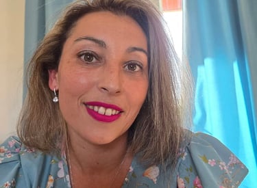 a woman with a pink lipstick and a pink lipstick