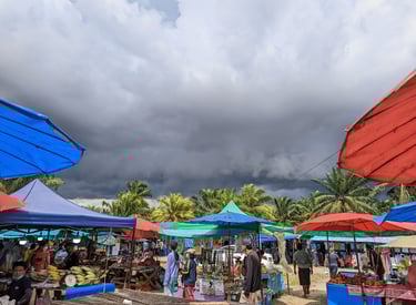Le marché de Sawi Ying Chaoren (ตลาดนัดยิ่งเจริญ)