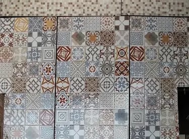 ladrilhos hidráulicos decorativos, comumente usados para revestir pisos e paredes devido ao seu charme atemporal e designs
