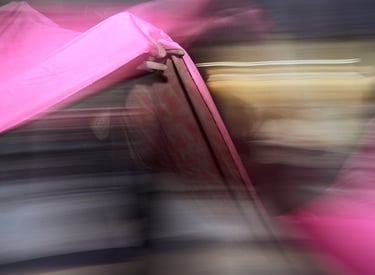 Performance VIA de Pedro Romero (@theromeroproject), acción performativa nocturna en espacio urbano