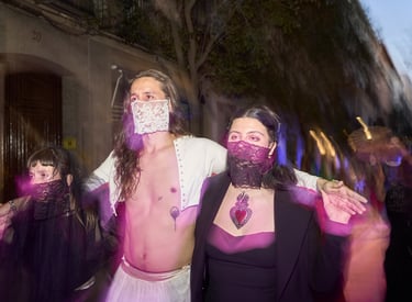 Performance VIA de Pedro Romero (@theromeroproject), acción performativa nocturna en espacio urbano