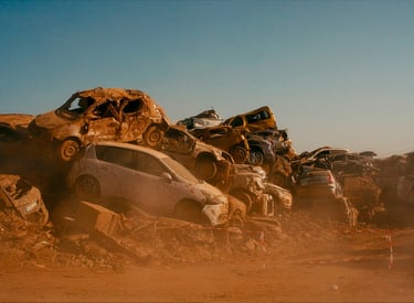 Cementerio de coche en Paiporta después de la DANA