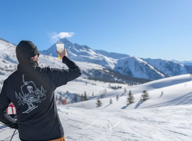 Dead Cold ski brand après-ski lifestyle in the mountains
