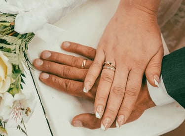 Fotografía editorial de novios en su boda en Bogotá — TheLens.