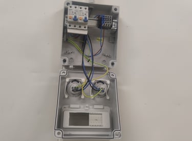 Industriële wandverdeler met aardlek automaten 