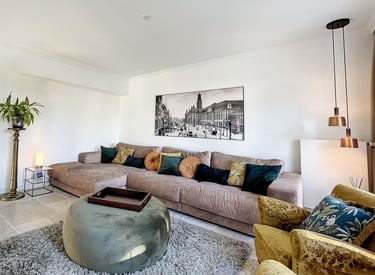 cozy living room with neutral sofa, warm tones and natural materials