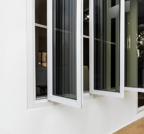 baie vitrée aluminium moderne au Maroc installation fenêtre et porte vitrée sur mesure