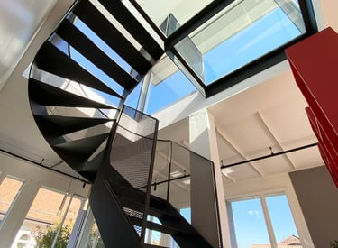 escalier en acier sur mesure Maroc structure métallique design moderne intérieur