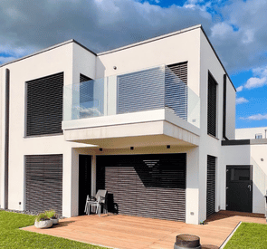 baies vitrées aluminium sur mesure Maroc structure métallique fenêtres modernes grandes ouvertures l