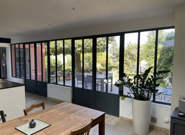 structure métallique Maroc construction immeuble acier façade moderne aluminium et verre