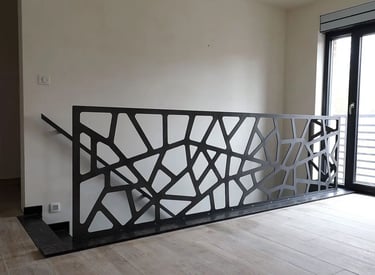 escalier métallique moderne sur mesure au Maroc structure acier design intérieur industriel