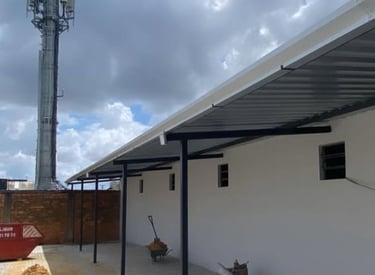 Cobertura com telhado metálico. Funilaria em Porto Alegre.